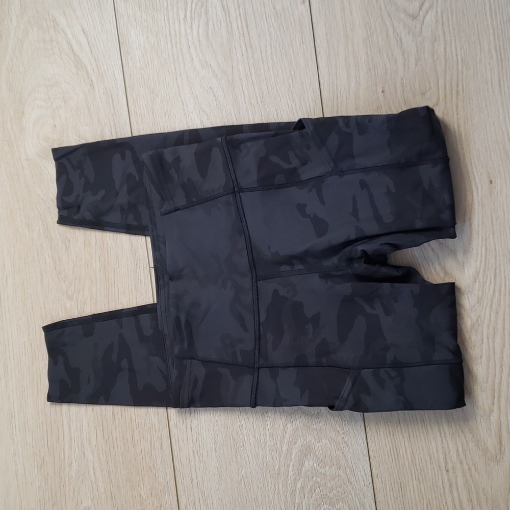 Cropped black camo Lululemon leggings